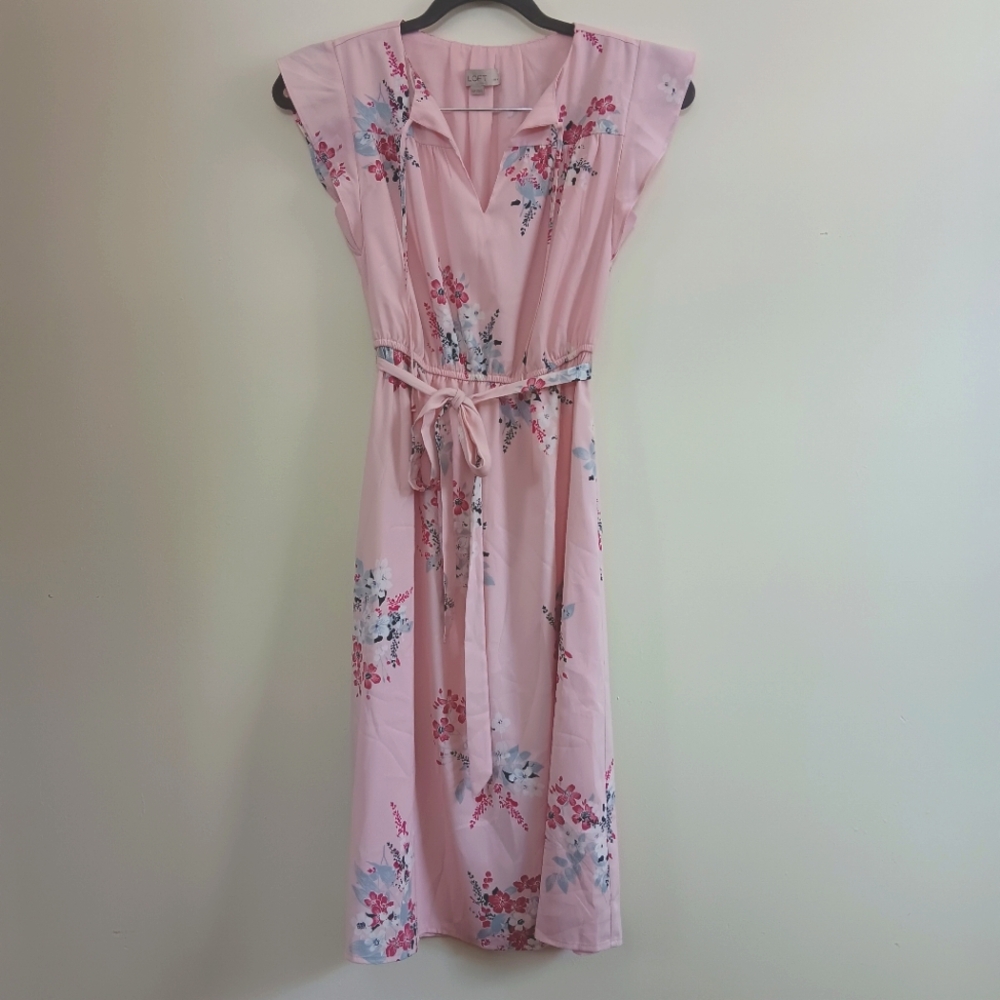 LOFT XS. Light pink dress with floral pattern
